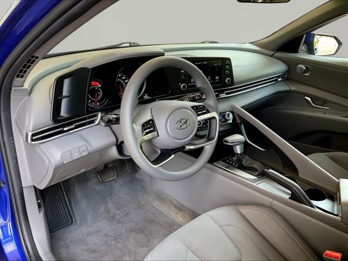 Used 2022 Hyundai Elantra SEL FWD image 15