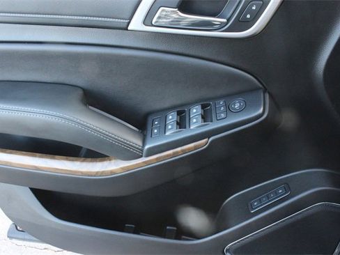 Used 2020 GMC Yukon Denali w/ Denali Premium Package image 9