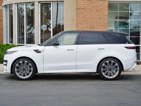 Used 2026 Land Rover Range Rover Sport Dynamic SE AWD/4WD image 2