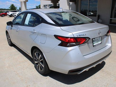 Used 2025 Nissan Versa SV FWD image 11