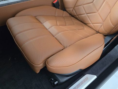 New 2026 BMW 750e xDrive image 14