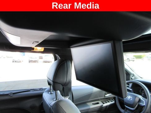 Used 2025 Toyota Sienna Platinum AWD/4WD image 17