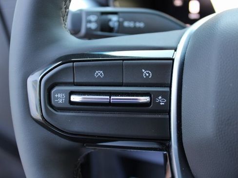 New 2024 Chevrolet Colorado LT w/ LT Convenience Package III image 18