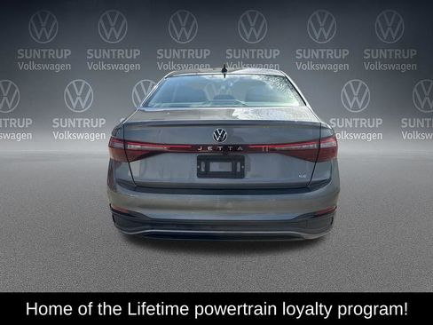 Used 2025 Volkswagen Jetta SE image 4
