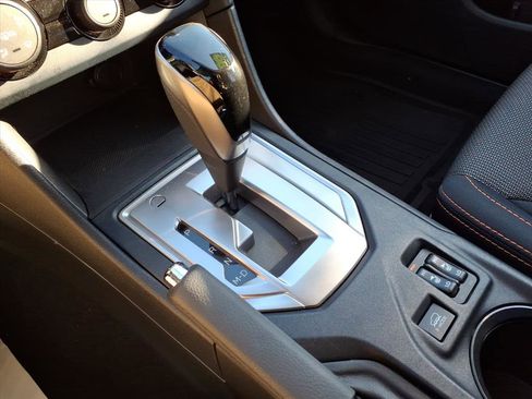 Used 2018 Subaru Crosstrek 2.0i Premium image 16