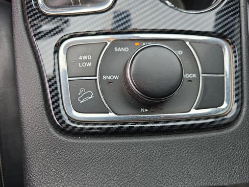 Used 2017 Jeep Grand Cherokee Limited w/ Luxury Group II AWD/4WD image 27
