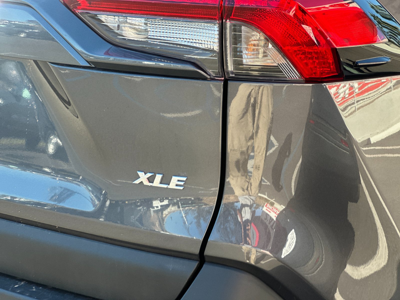 Used 2025 Toyota RAV4 XLE FWD image 24