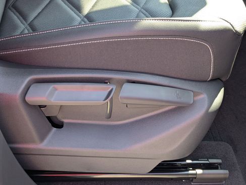 New 2026 Volkswagen Atlas SE image 36