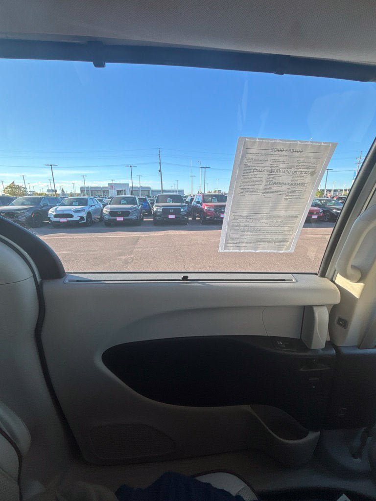 Used 2018 Chrysler Pacifica Limited FWD image 30