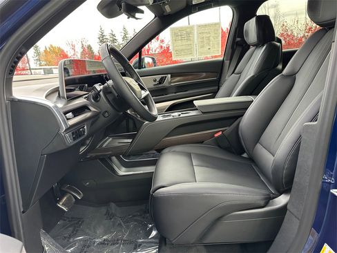 Used 2026 Cadillac Vistiq Sport image 20