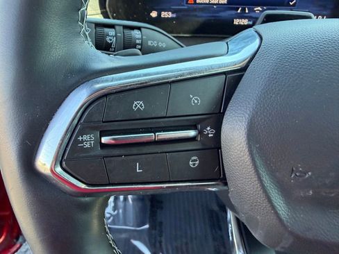 Used 2025 Chevrolet Traverse High Country FWD image 28