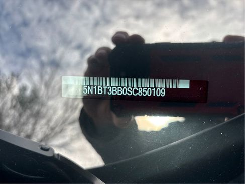 Used 2025 Nissan Rogue SV image 17