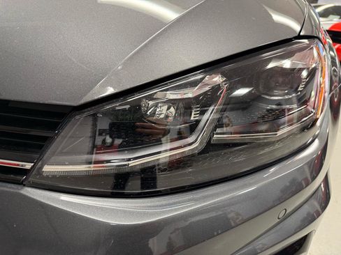 Used 2019 Volkswagen Golf R 4-Door image 22