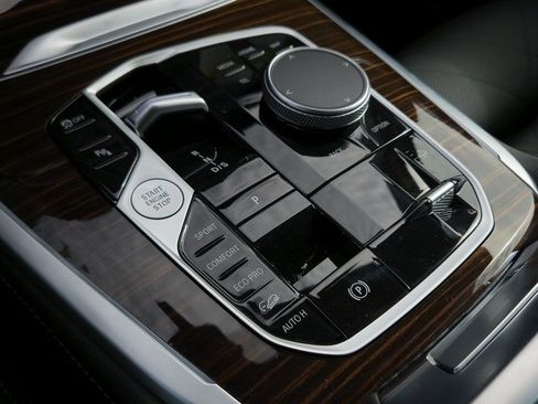 New 2026 BMW X7 xDrive40i w/ Climate Comfort Package image 11