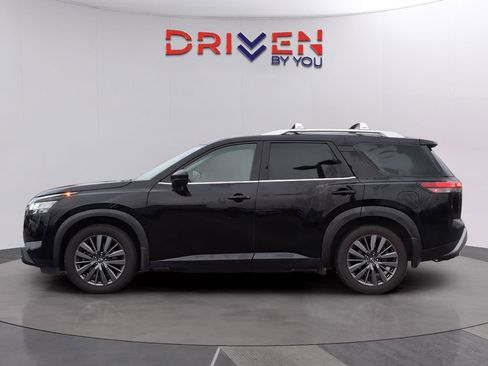 Used 2022 Nissan Pathfinder SL w/ SL Premium Package image 2