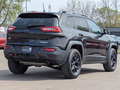 Used 2016 Jeep Cherokee Trailhawk w/ Cold Weather Group AWD/4WD image 9