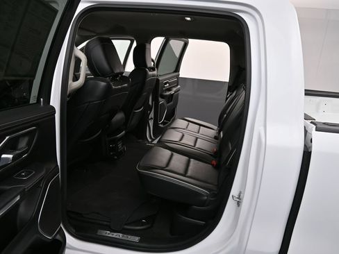 Used 2022 RAM 1500 Laramie AWD/4WD image 10