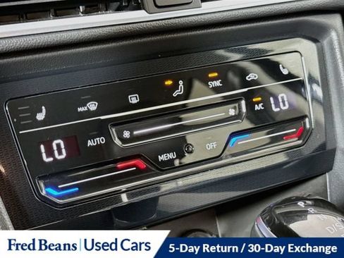 Used 2025 Volkswagen Taos SE AWD/4WD image 20