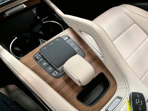 Used 2025 Mercedes-Benz GLE 350 4MATIC image 36