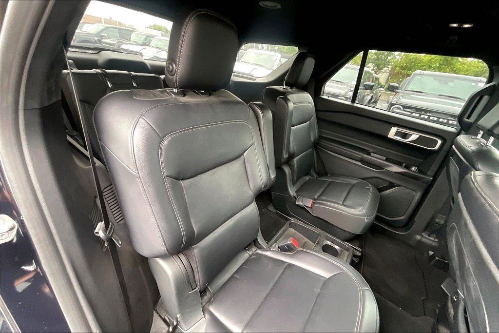 Used 2020 Ford Explorer XLT w/ Equipment Group 202A AWD/4WD image 26