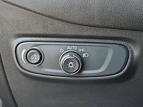 Certified 2020 Chevrolet Equinox LS w/ LS Convenience Package FWD image 24