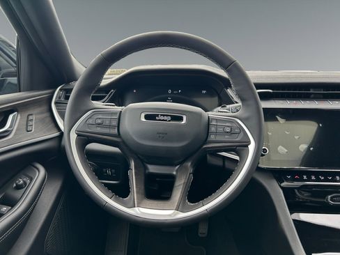 New 2026 Jeep Grand Cherokee Limited RWD image 12