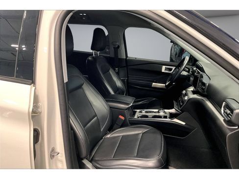 Used 2021 Ford Explorer XLT w/ Equipment Group 202A AWD/4WD image 50