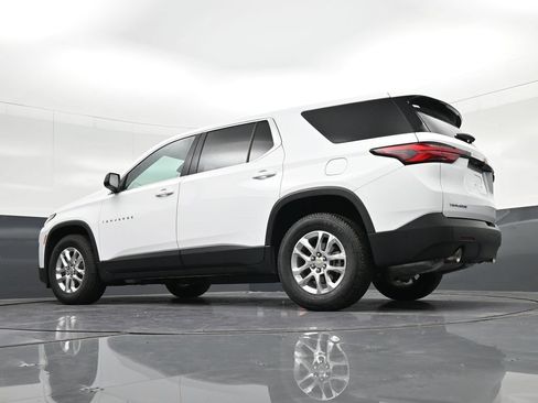 Used 2023 Chevrolet Traverse LS FWD image 24