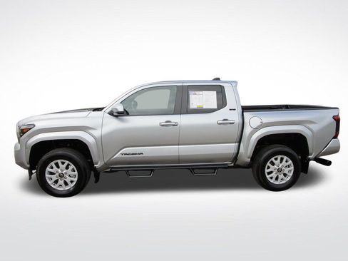 Used 2024 Toyota Tacoma SR5 image 2