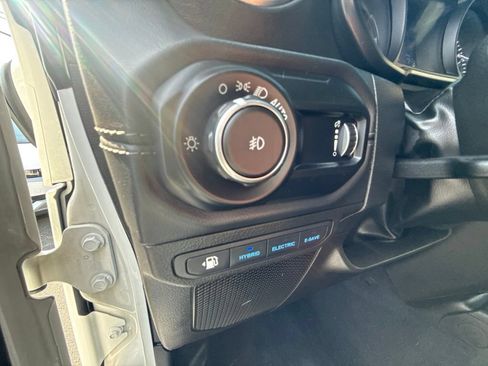 Used 2024 Jeep Wrangler Unlimited Sahara w/ Technology Group AWD/4WD image 22