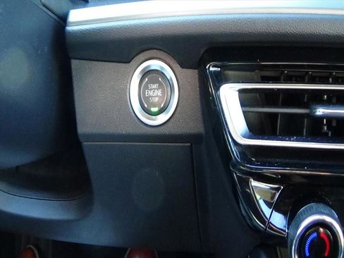 Used 2025 Chevrolet Traverse LT image 24