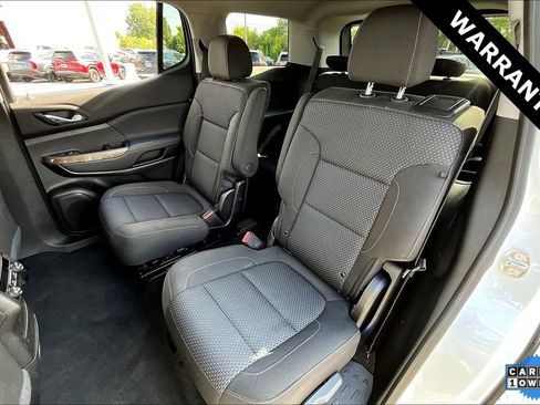 Used 2023 GMC Acadia SLE image 21