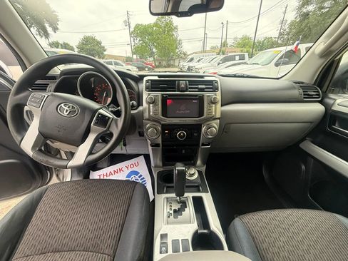Used 2013 Toyota 4Runner SR5 w/ Convenience Pkg AWD/4WD image 9