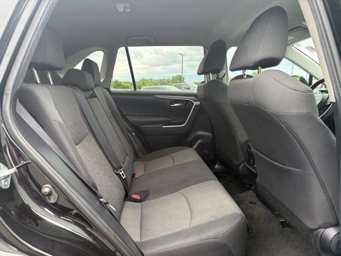 Used 2021 Toyota RAV4 XLE AWD/4WD image 12