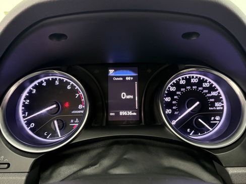 Used 2018 Toyota Camry SE w/ Accessory Appearance Package image 17