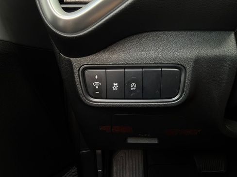 Used 2025 Kia Soul LX w/ LX Technology Package FWD image 20