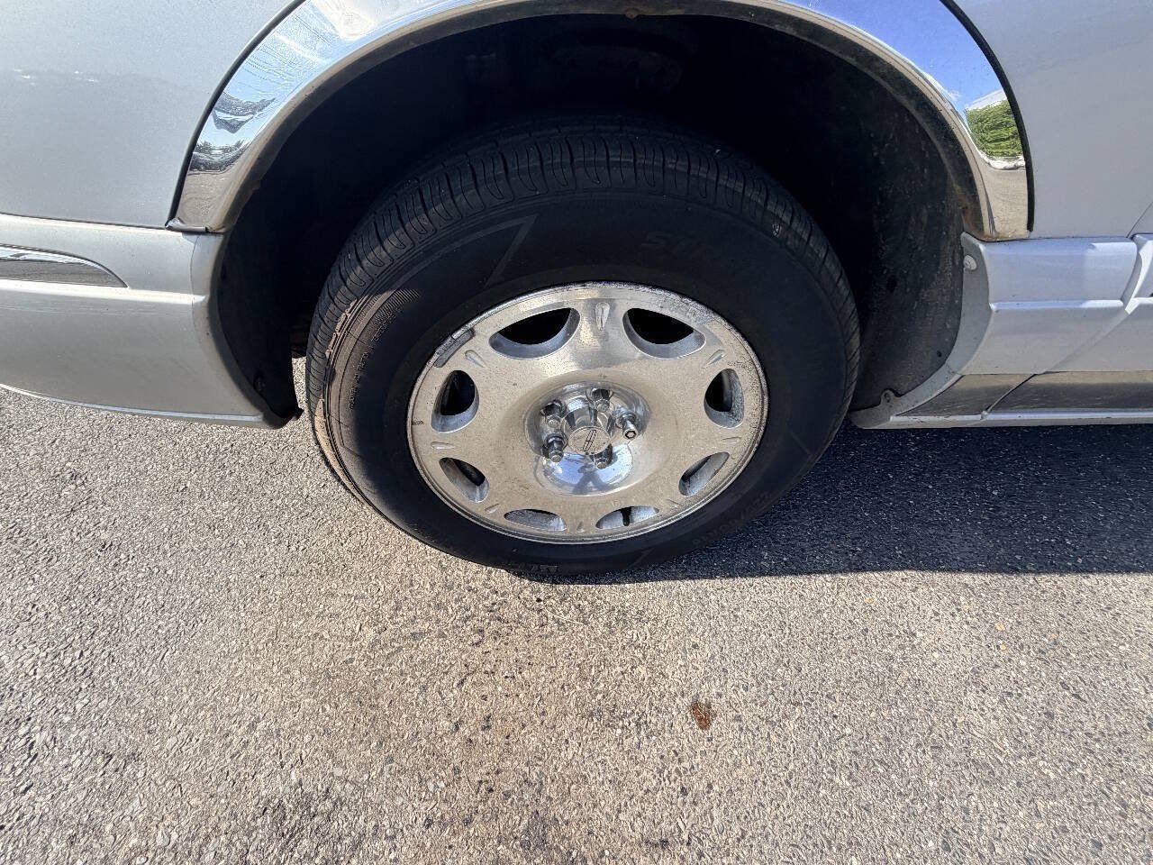 Used 1998 Lincoln Continental FWD image 36