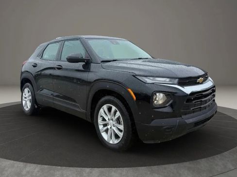 Used 2021 Chevrolet TrailBlazer LS FWD image 2
