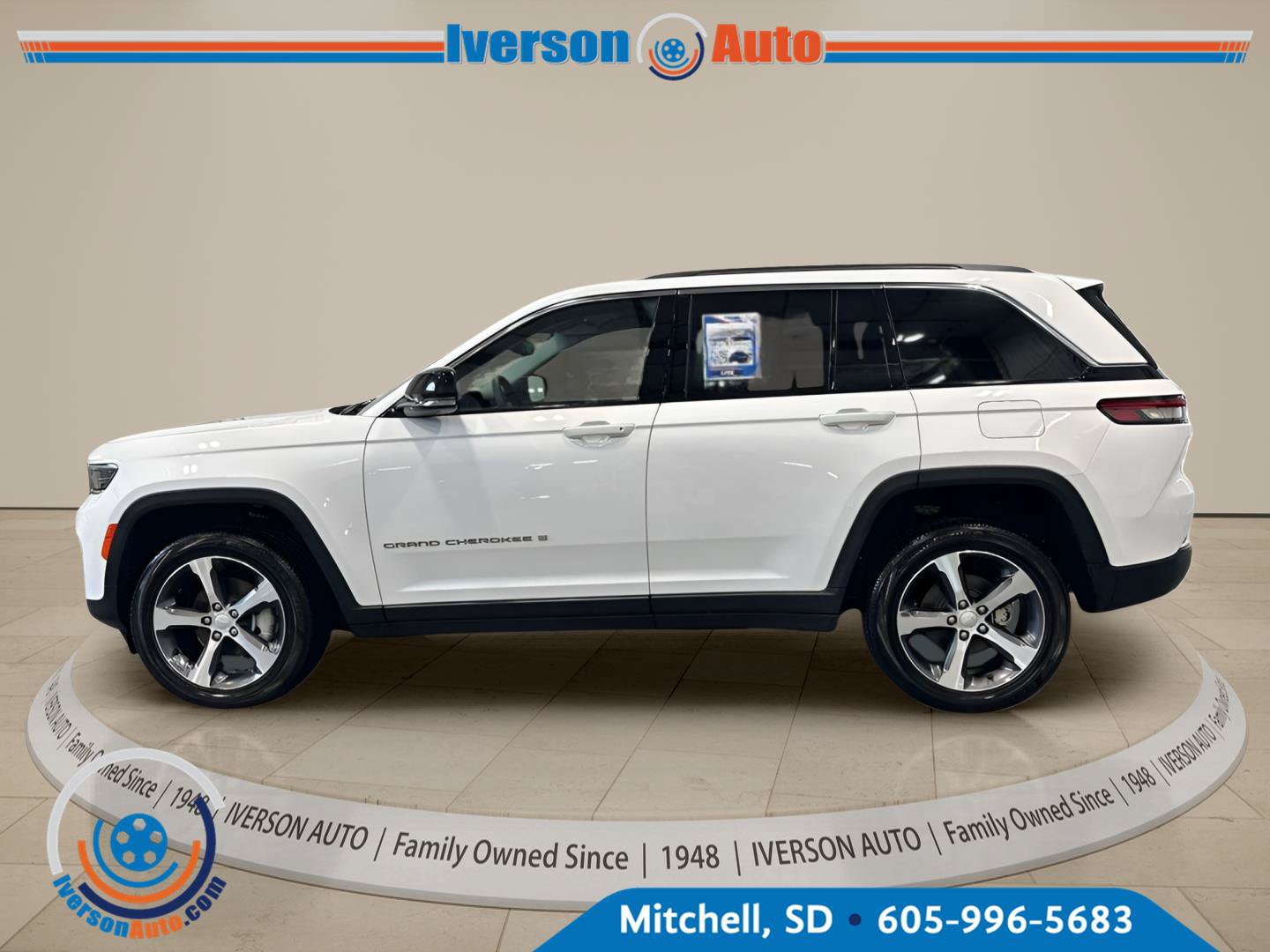 Used 2023 Jeep Grand Cherokee Limited AWD/4WD image 6