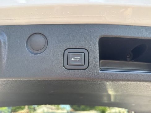 Used 2026 Chevrolet Equinox LT w/ Convenience Package II FWD image 12