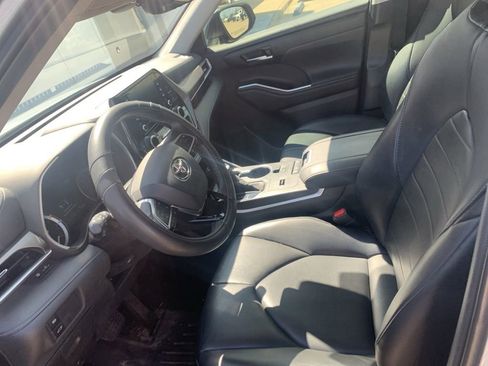 Used 2020 Toyota Highlander XLE image 7