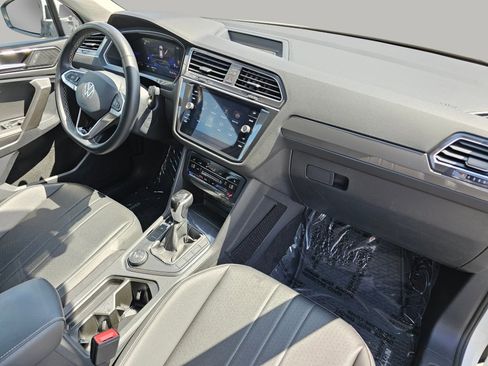 Used 2024 Volkswagen Tiguan SE image 27