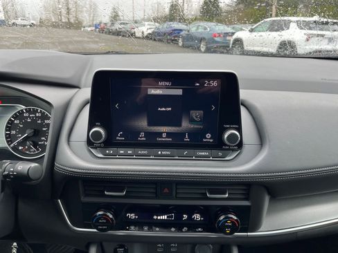 Used 2025 Nissan Rogue SV image 17