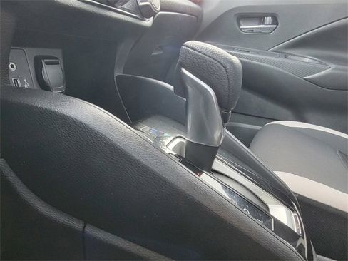 Used 2020 Nissan Versa SV image 31