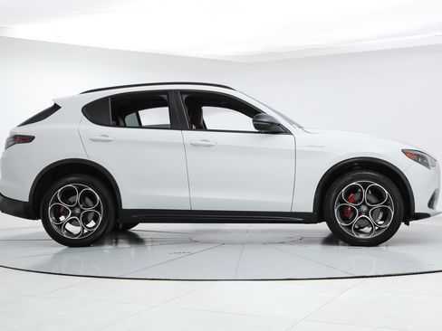 New 2025 Alfa Romeo Stelvio Sprint w/ Veloce Package AWD/4WD image 6