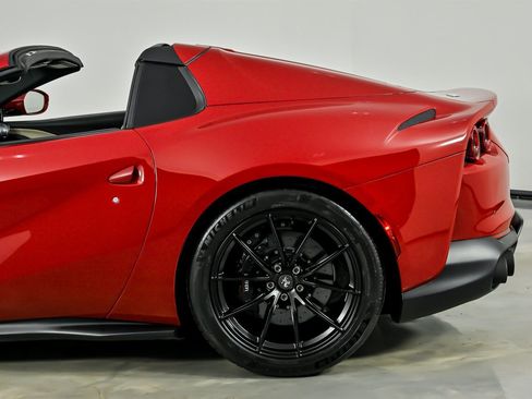 Used 2021 Ferrari 812 GTS image 9