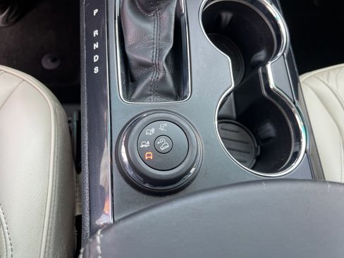 Used 2016 Ford Explorer Platinum image 27