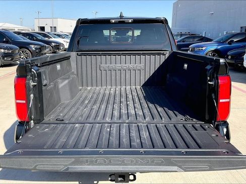 Used 2025 Toyota Tacoma TRD Sport w/ TRD Sport Upgrade Package image 36