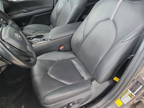 Used 2023 Toyota Camry XSE FWD image 8
