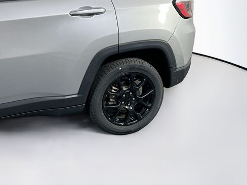 Used 2022 Jeep Compass Latitude w/ Sun and Sound Group AWD/4WD image 28